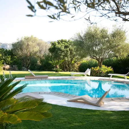 Costa Smeralda - Private With Pool, Beautiful Garden, Total Privacy Villa *