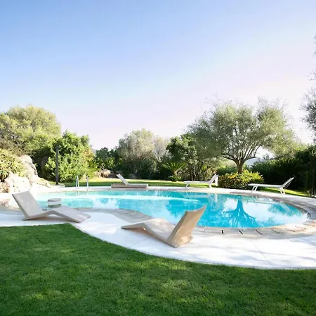 Costa Smeralda - Private With Pool, Beautiful Garden, Total Privacy קוניאנה